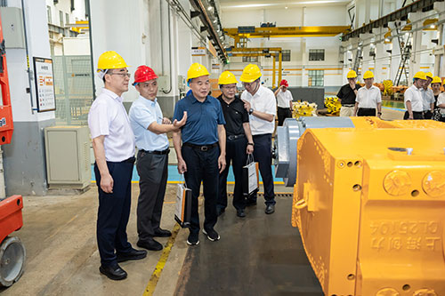 Два новейших оборудования озарили угольные просторы! Группа Shanghaichuangli представляет проходческо-анкерующую машину для крутых уклонов и высокоскоростной очистной комбайнУспешное проведение презен(圖8) Два новейших оборудования озарили угольные просторы! Группа Shanghaichuangli представляет проходческо-анкерующую машину для крутых уклонов и высокоскоростной очистной комбайнУспешное проведение презен(圖8)