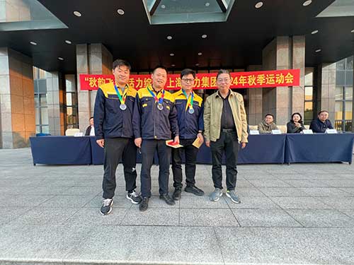 乒乓球男子組頒獎.jpg 秋韻飛揚 活力綻放 | 上海創(chuàng)力集團秋季運動會取得圓滿成功(圖15)